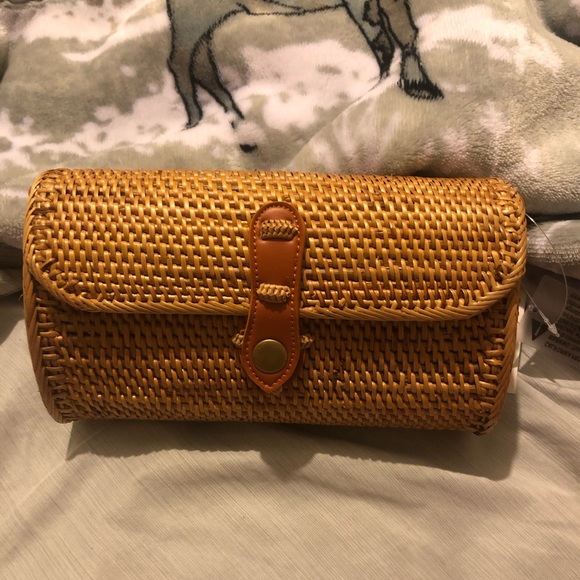 francesca’s wicker basket crossbody - Picture 1 of 3